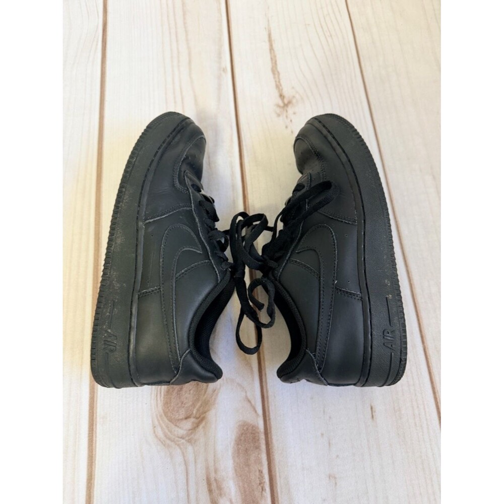 Nike Big Kids Triple Black Air Force 1 Tennis Shoes Size 6.5 Lace Up Uniform - Picture 6 of 9